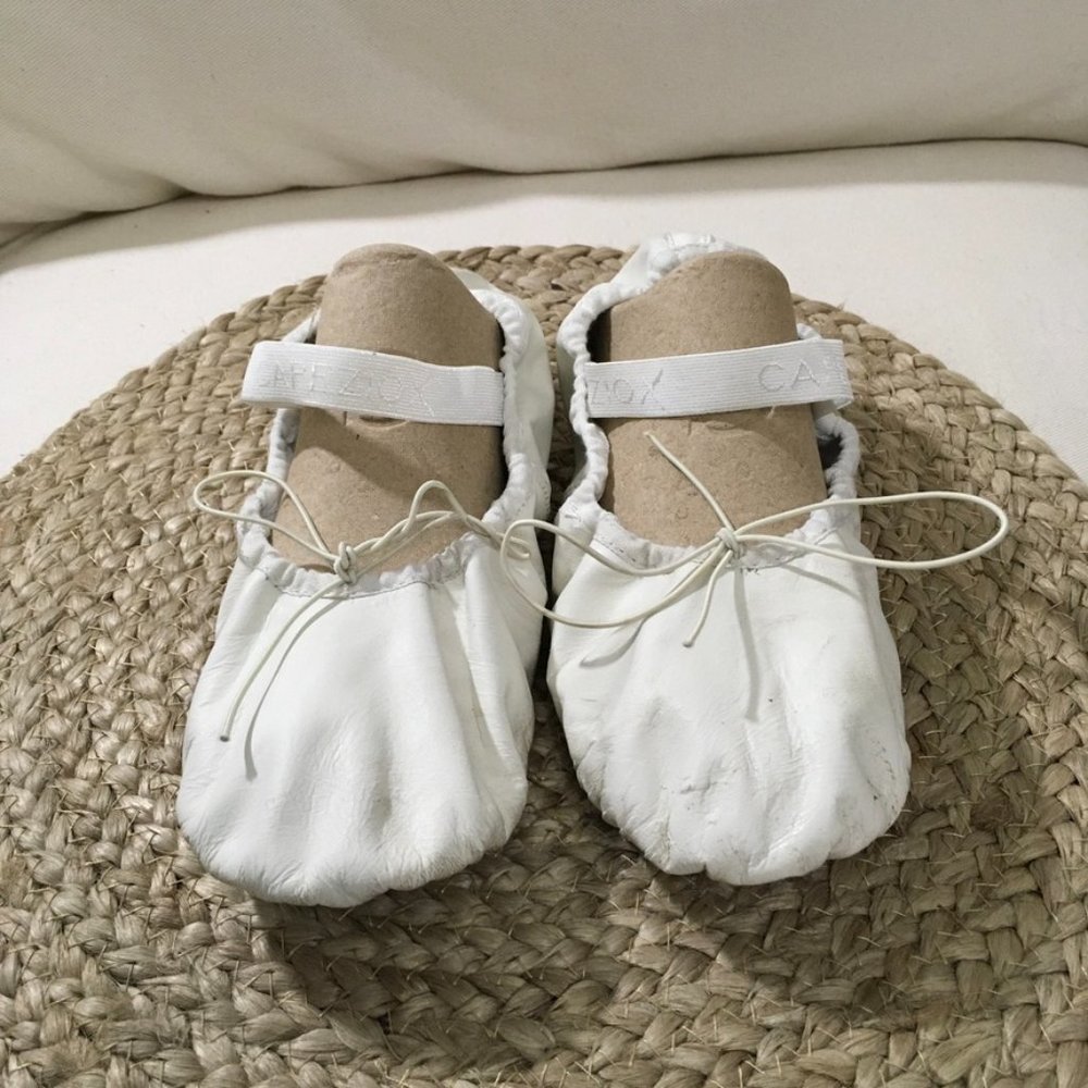 Capezio Women's  White Leather Hanami Ballet shoe